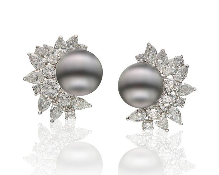 Silver jewellery with inlaid white gems and featuring large pearls